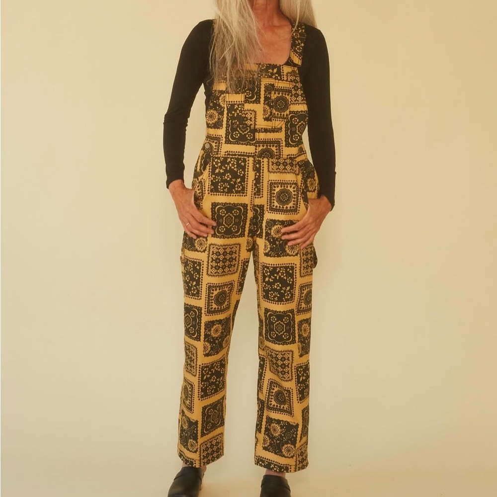 ISO Lykke Wullf overalls or painters size small or size 2-4.
